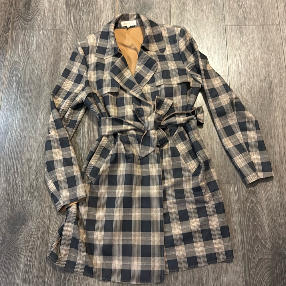 Solitaire Faux Suede Pointed Collar 2-Pocket Belted Trench Coat